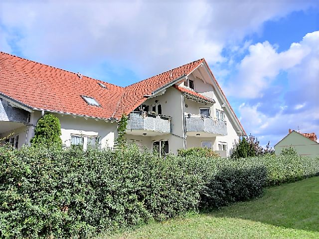 Tolle 3 Zi.-Whg. | Bad mit Wanne und Dusche, |Gäste WC | AK | Balkon | Carport